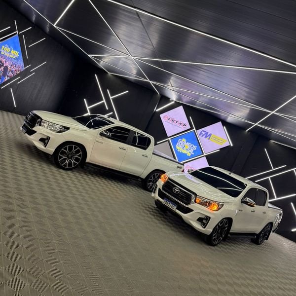 EDIÇÃO 490 - TOYOTA HILUX CD SRV + TOYOTA HILUX CD SRX